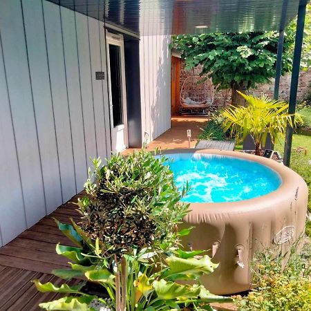 Balbigny Sejour Au Jardin De Cupidon Avec Jacuzzi Et Sauna מראה חיצוני תמונה