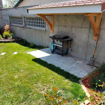 Balbigny Sejour Au Jardin De Cupidon Avec Jacuzzi Et Sauna מראה חיצוני תמונה