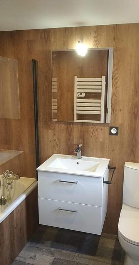 Balbigny Sejour Au Jardin De Cupidon Avec Jacuzzi Et Sauna מראה חיצוני תמונה
