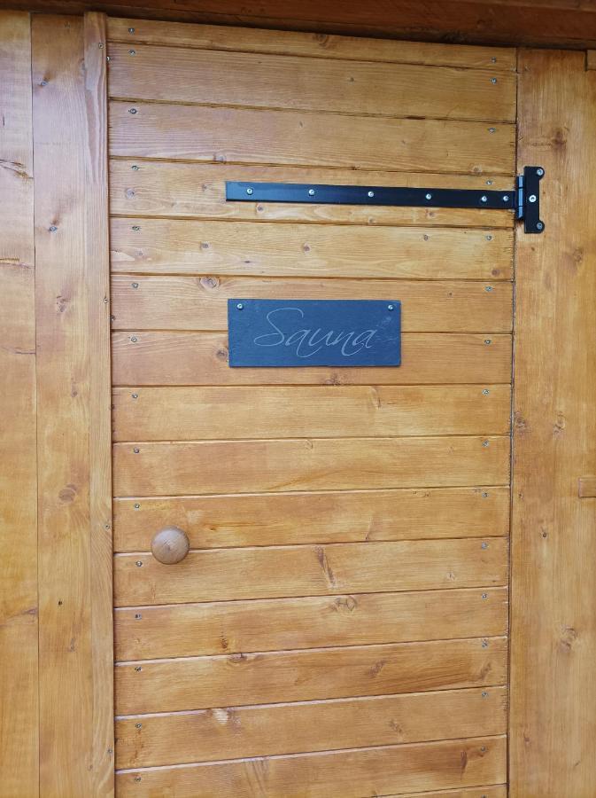 Balbigny Sejour Au Jardin De Cupidon Avec Jacuzzi Et Sauna מראה חיצוני תמונה