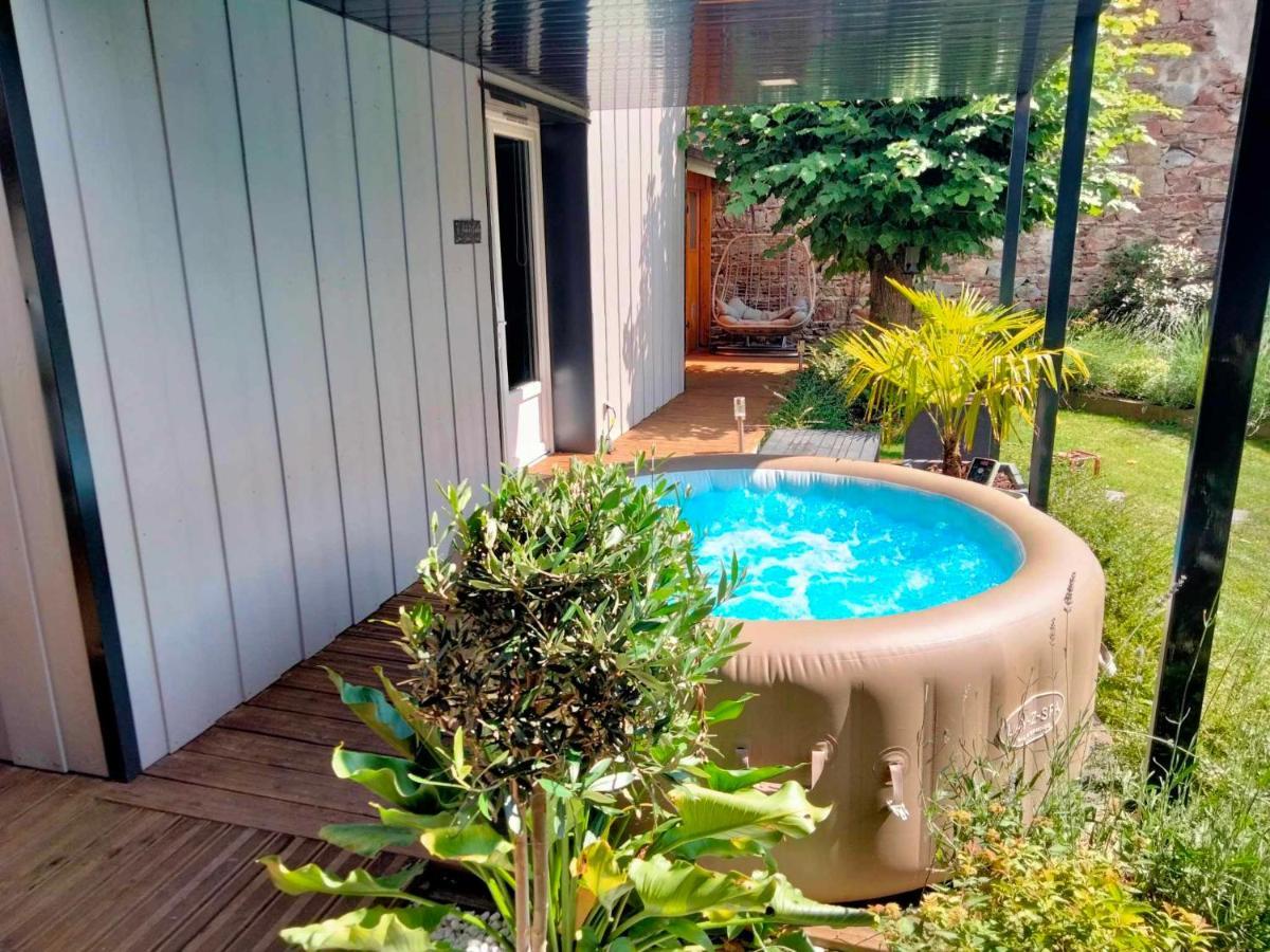 Balbigny Sejour Au Jardin De Cupidon Avec Jacuzzi Et Sauna מראה חיצוני תמונה